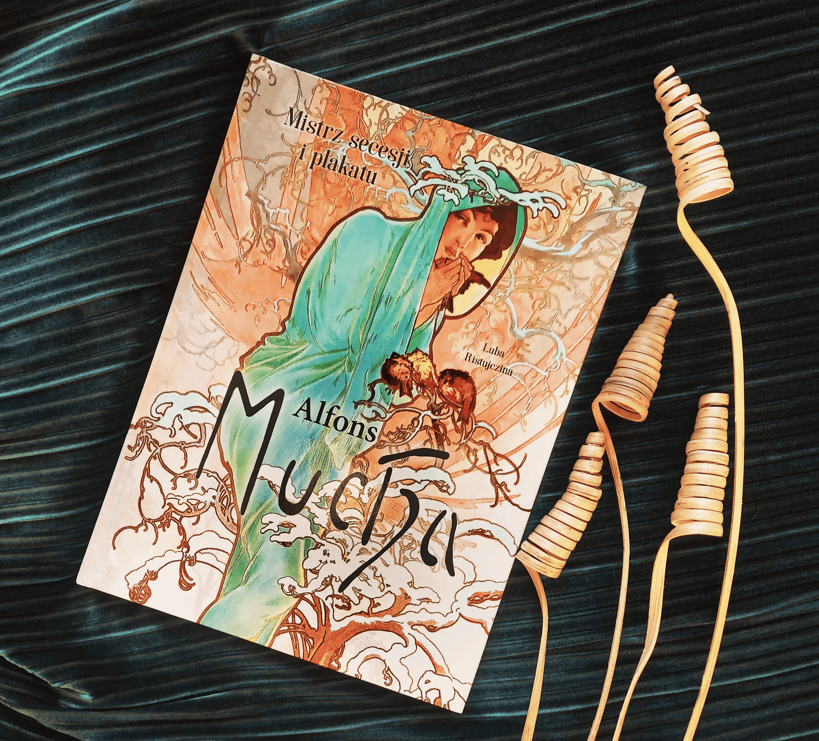 „Alfons Mucha. Mistrz secesji i plakatu”. Magiczny album od Wydawnictwa SBM